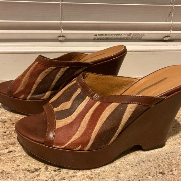 Fun zebra like mule shoe - Picture 2 of 6